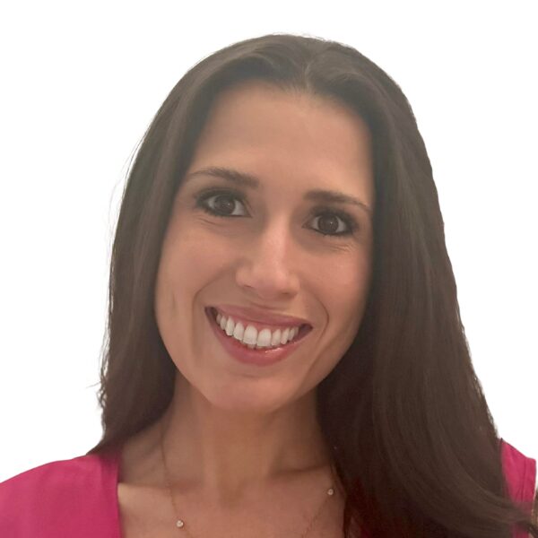 Dentist Mariana Abreu, DMD